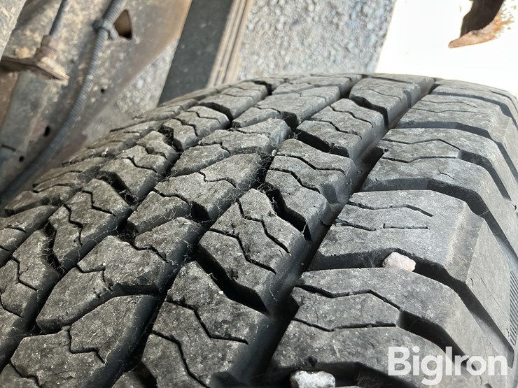 2017-gmc-2500-image-19