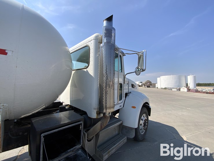 2010-peterbilt-335-image-16