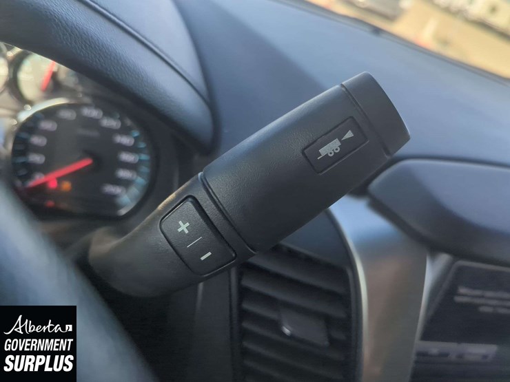 2019-chevrolet-suburban-image-11