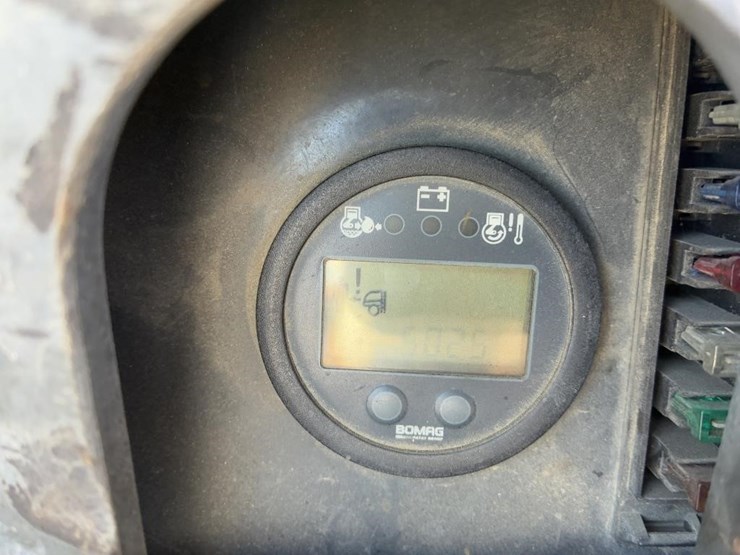 2012-bomag-bmp8500-image-6
