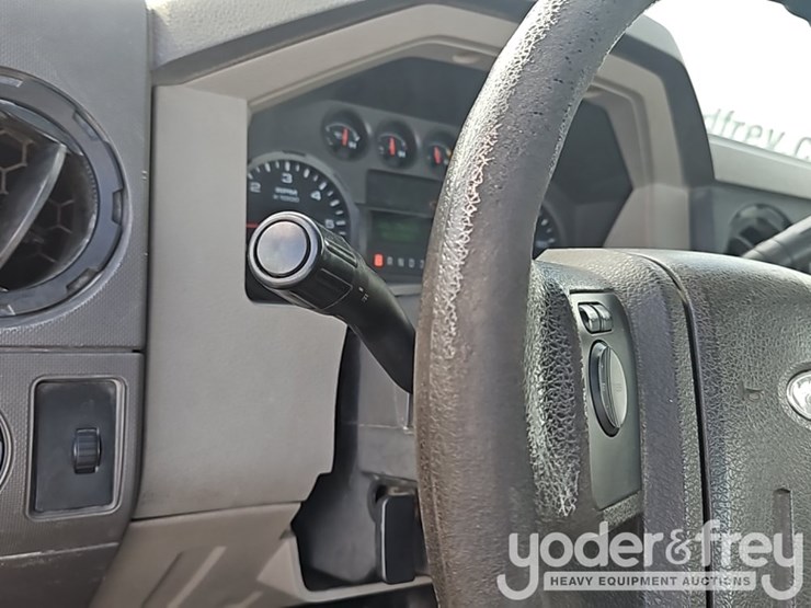 2010-ford-f350-image-27