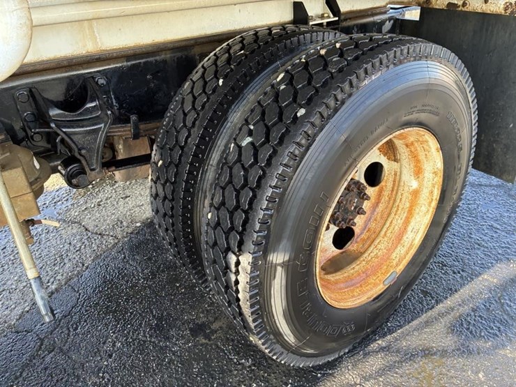 2010-ford-f650-image-6