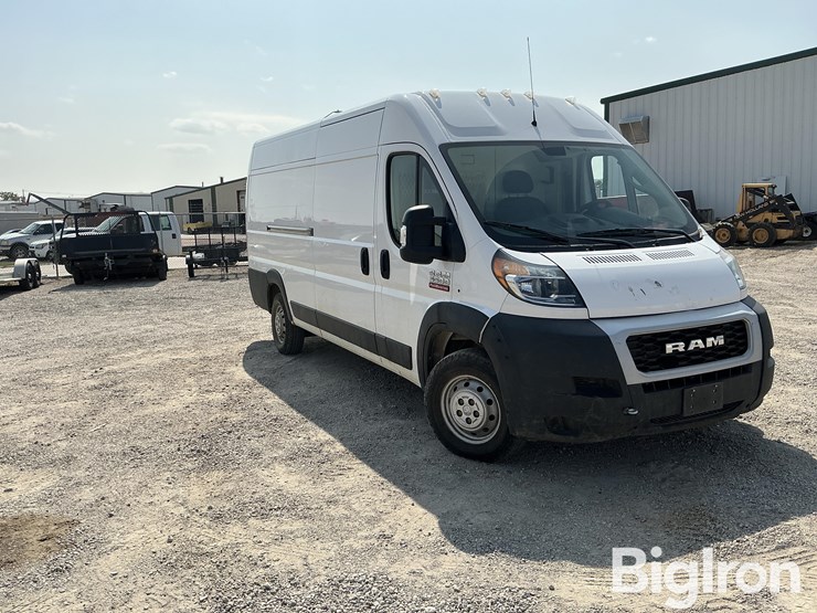 2021-dodge-3500-image-3