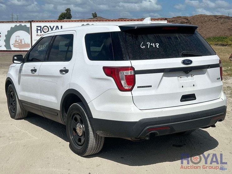2016-ford-explorer-image-4