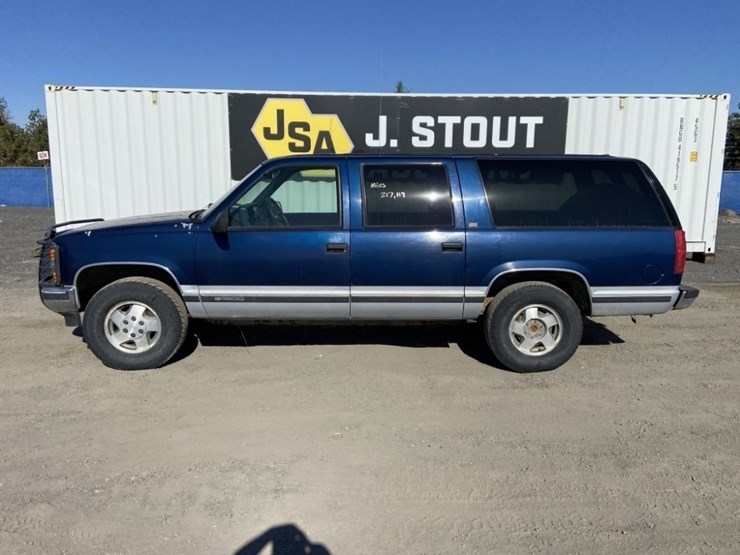 1994-chevrolet-suburban-image-2