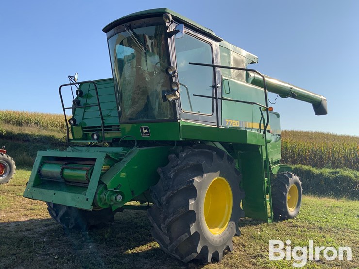 1987-john-deere-7720-titan-ii-image-1