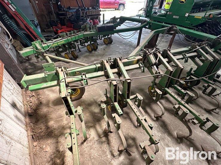 john-deere-725-image-11