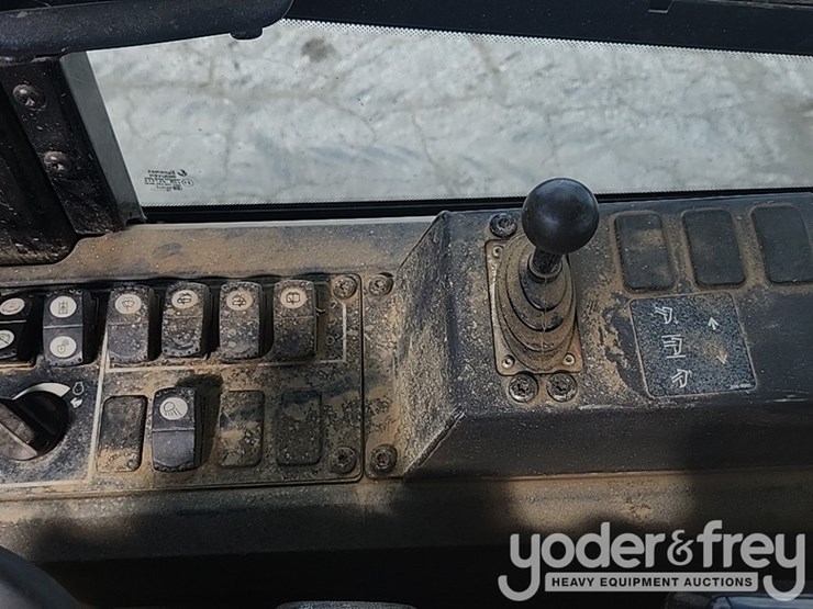 2011-caterpillar-d6k-lgp-image-22