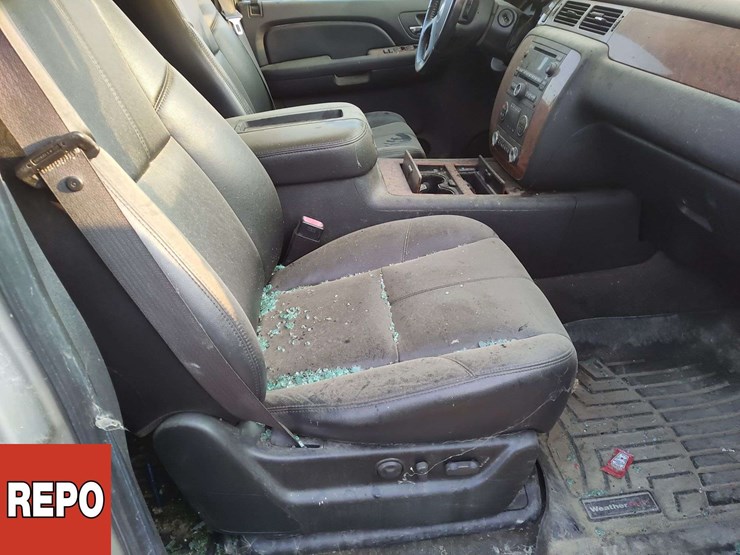 2008-chevrolet-suburban-image-15