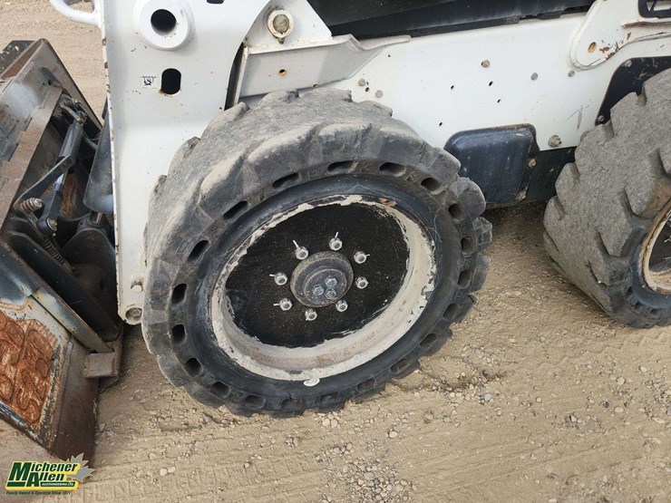 2010-bobcat-s650-image-30