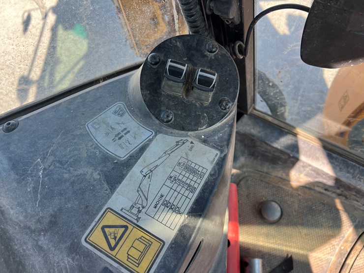 2019-jcb-3cx-image-14