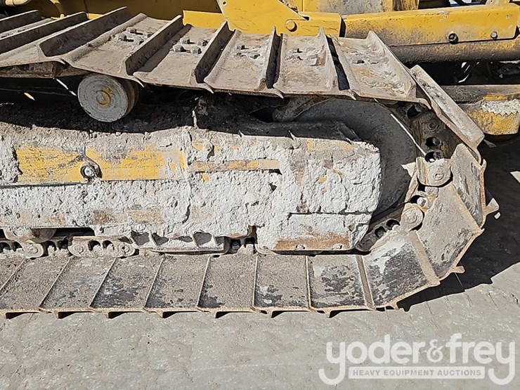 2014-caterpillar-d6k2-lgp-image-12