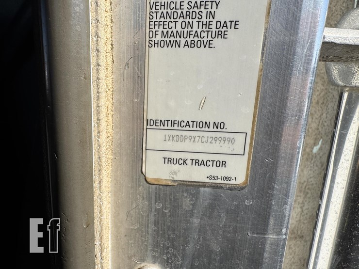 2011-kenworth-t800-image-35
