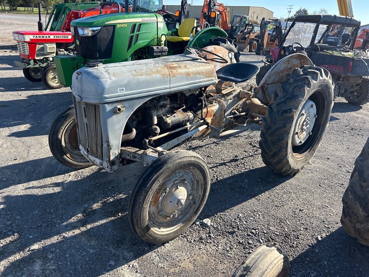 ford-tractor-image-1