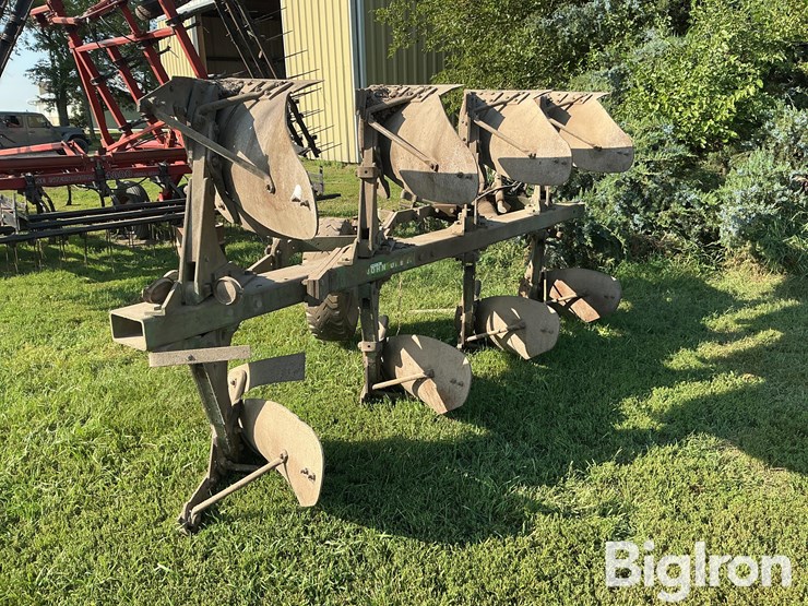 john-deere-rollover-plow-image-5