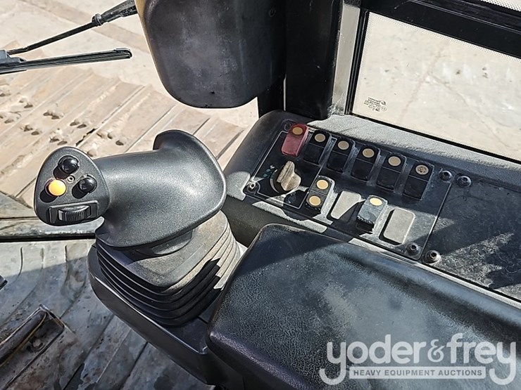 2014-caterpillar-d6k2-lgp-image-28