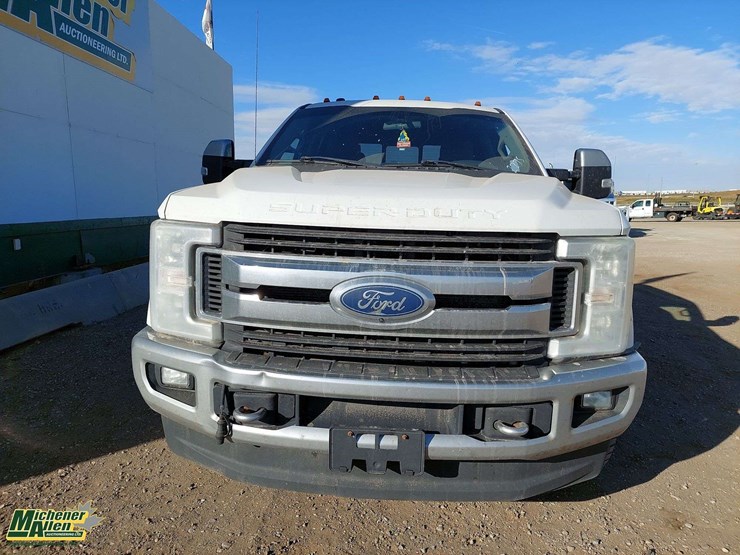 2017-ford-f350-image-15
