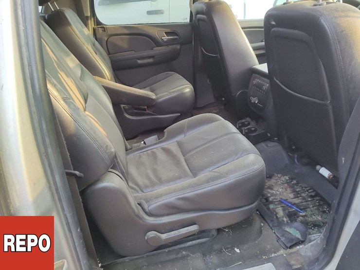 2008-chevrolet-suburban-image-14
