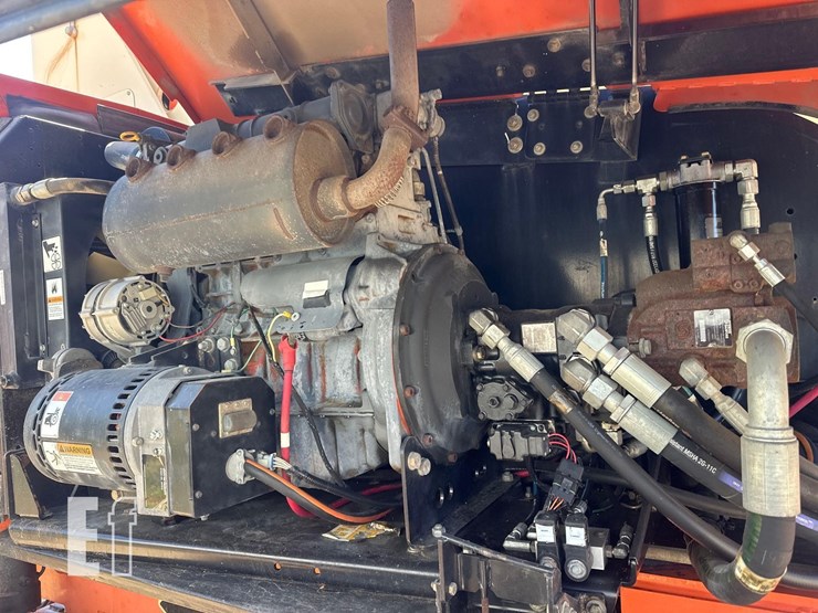 2013-jlg-800s-image-9