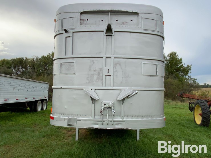 1965-wilson-livestock-trailer-image-2