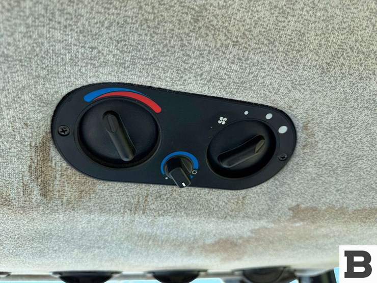 2010-new-holland-t5060-image-70