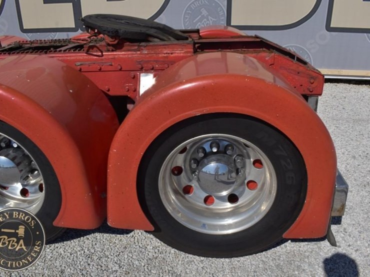 1990-peterbilt-379-image-40