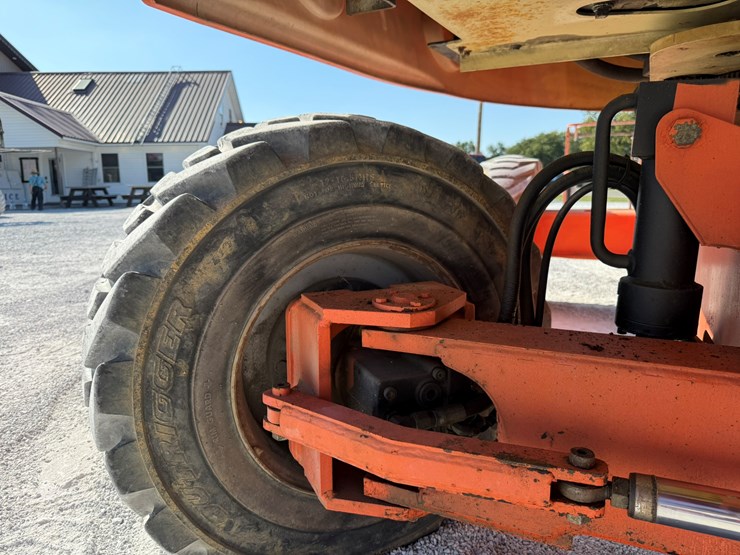 2006-jlg-400s-image-16