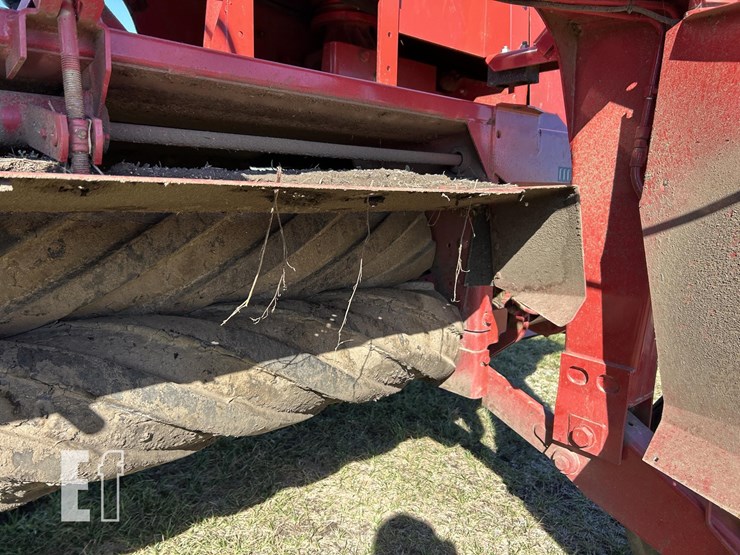 2014-new-holland-h7460-image-34