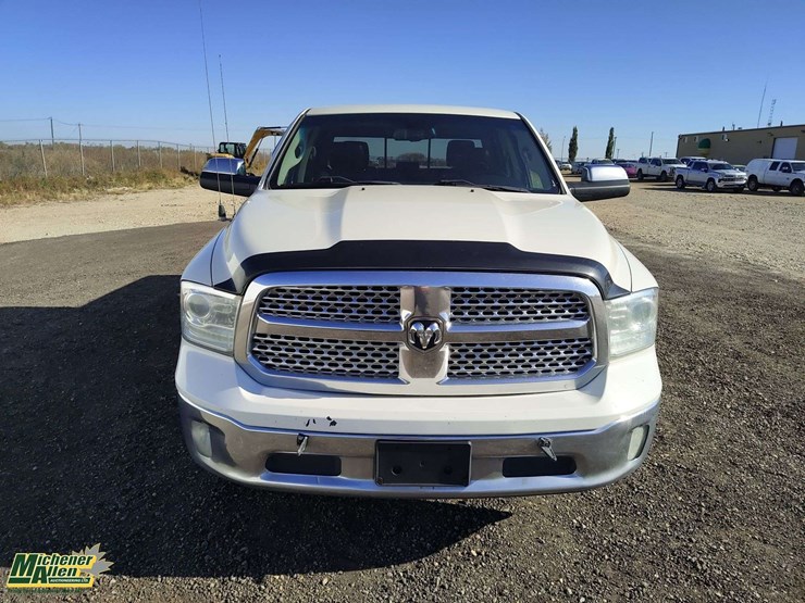 2017-ram-1500-laramie-image-21