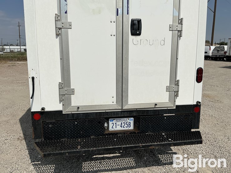 2019-chevrolet-express-3500-image-13