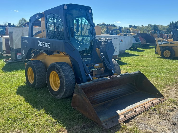 2016-deere-326e-image-1