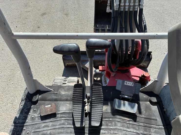 2017-takeuchi-tb230-image-23