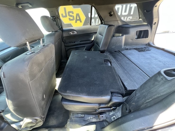 2019-ford-explorer-image-22