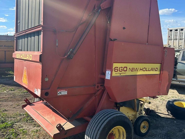 new-holland-660-image-1