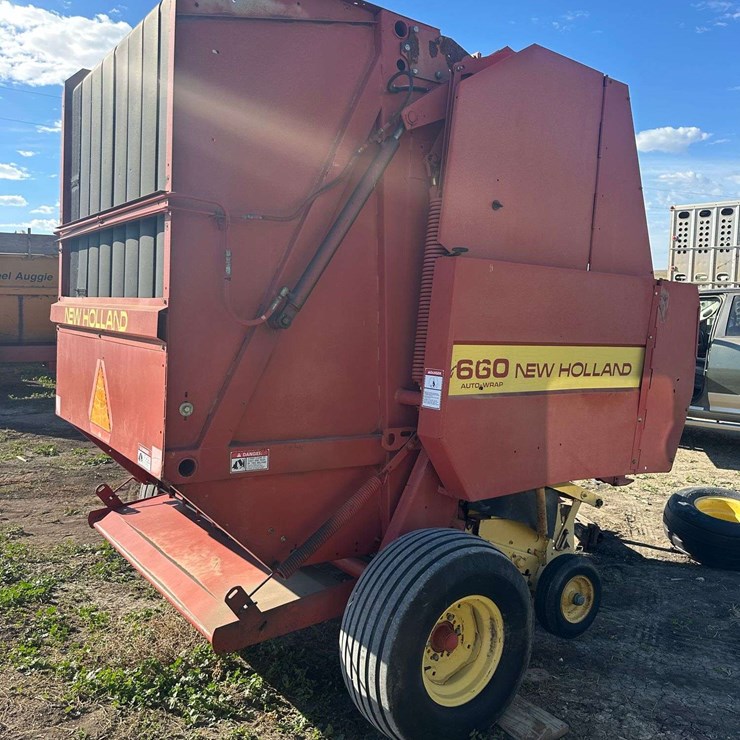 NEW HOLLAND 660