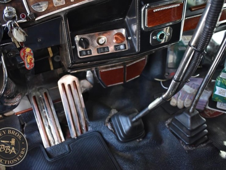 1990-peterbilt-379-image-74