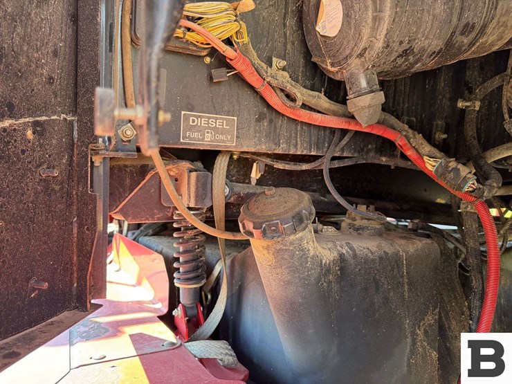 new-holland-h8040-image-35