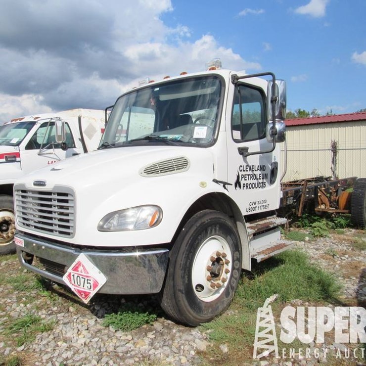 (x) (14-13) 2017 FREIGHTLINER M2 S/A Cab & Chassis