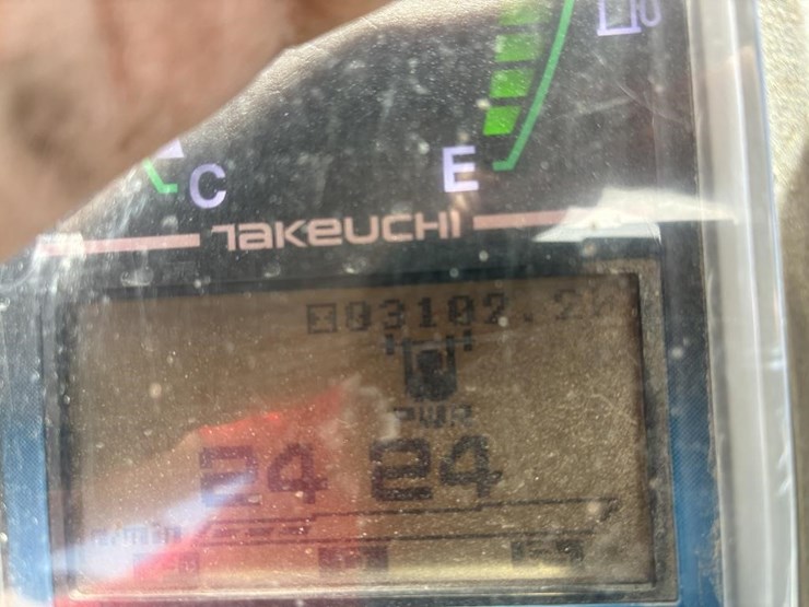 2016-takeuchi-tb230-image-26