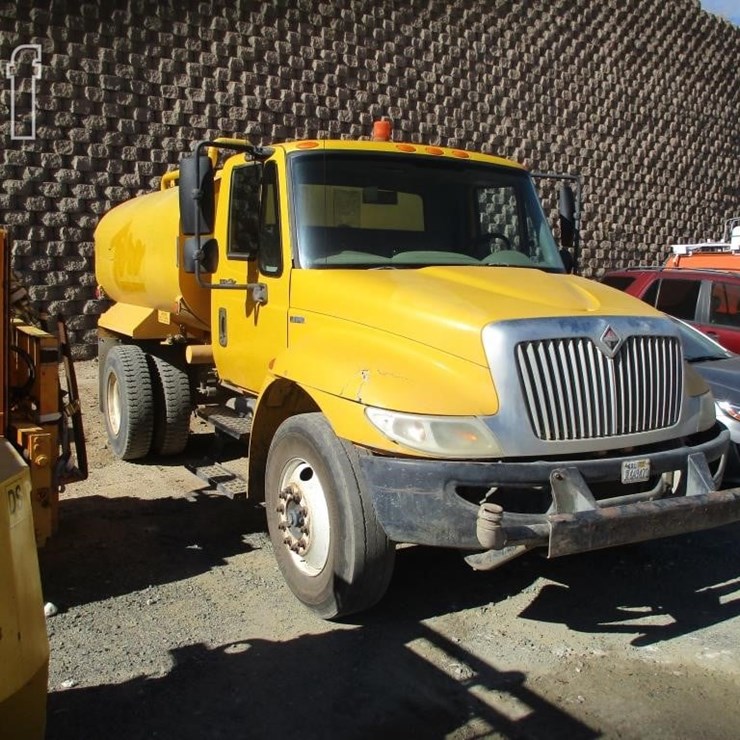 2011 INTERNATIONAL DURASTAR 4300