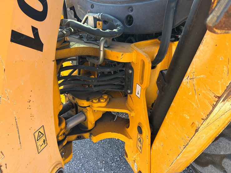 2019-jcb-3cx-image-21