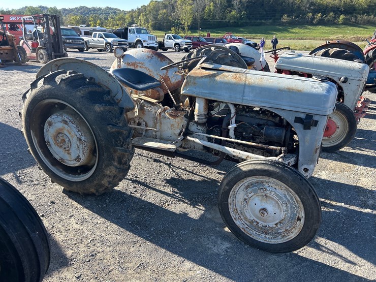 ford-tractor-image-3