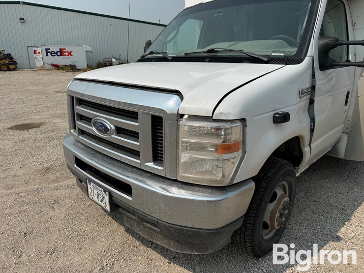 2021-ford-e450-image-9