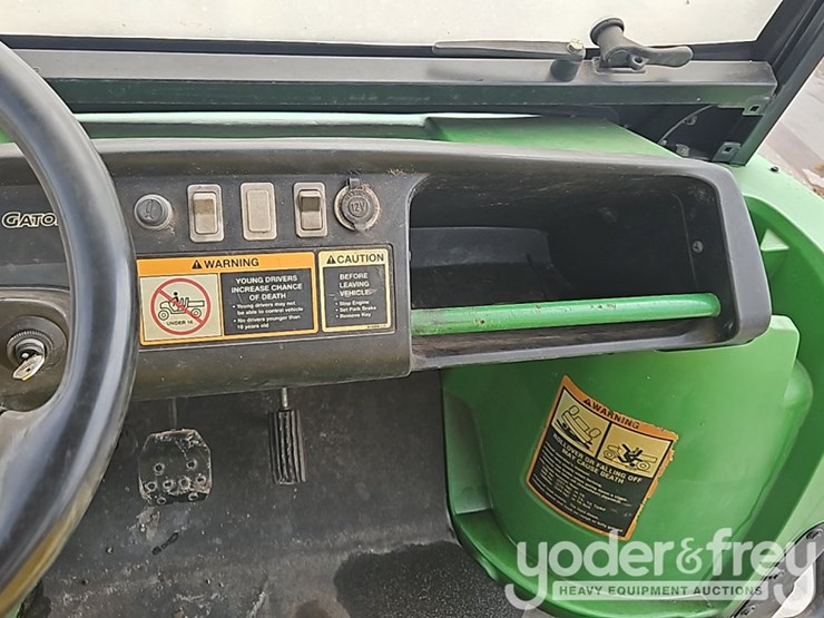 2014-john-deere-gator-tx-image-16