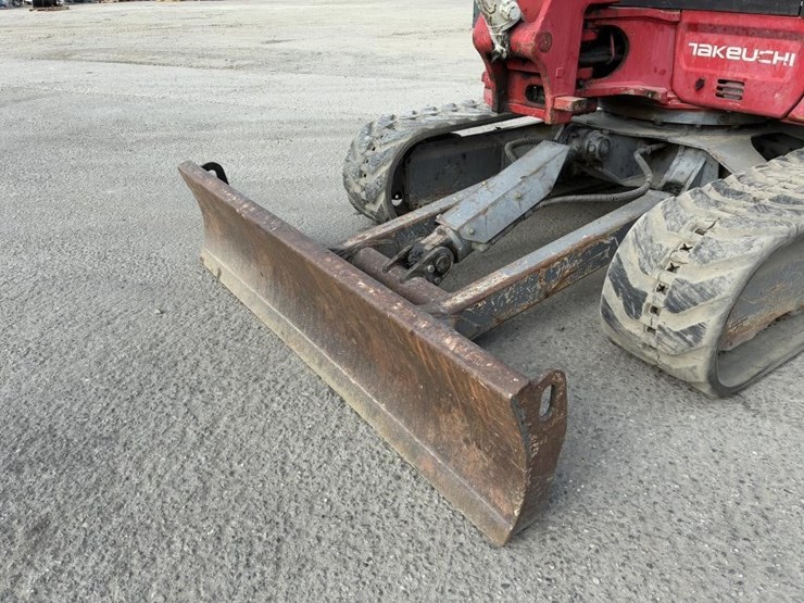 2018-takeuchi-tb253-2-excavator-image-9