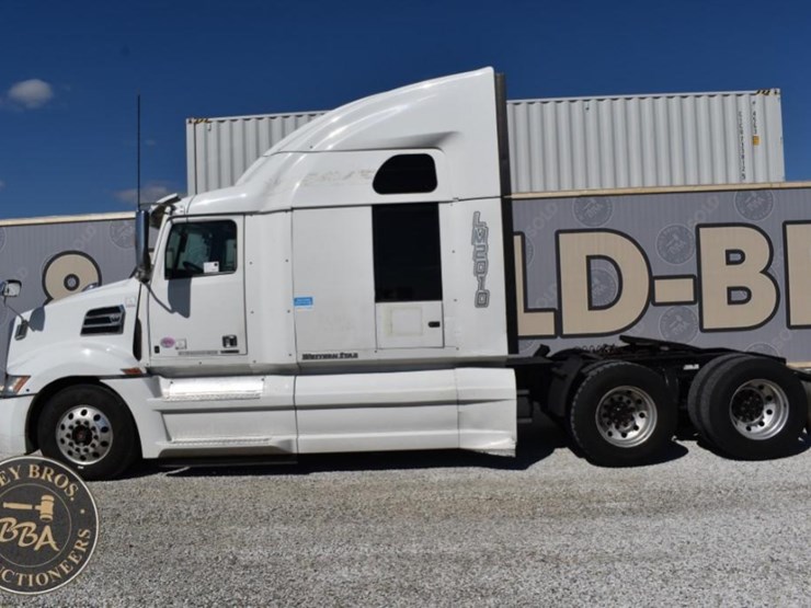 2020-western-star-5700xe-image-15