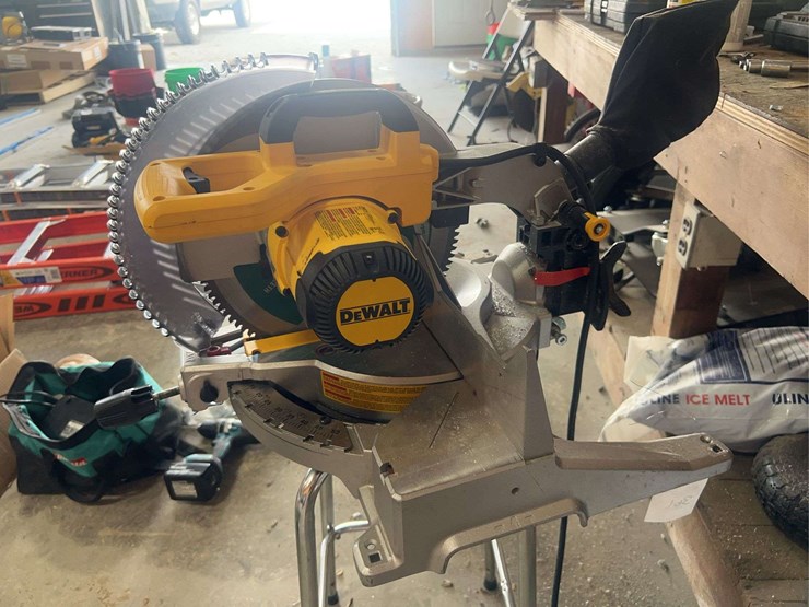 dewalt-12”-compound-miter-saw-(dws715)-image-1