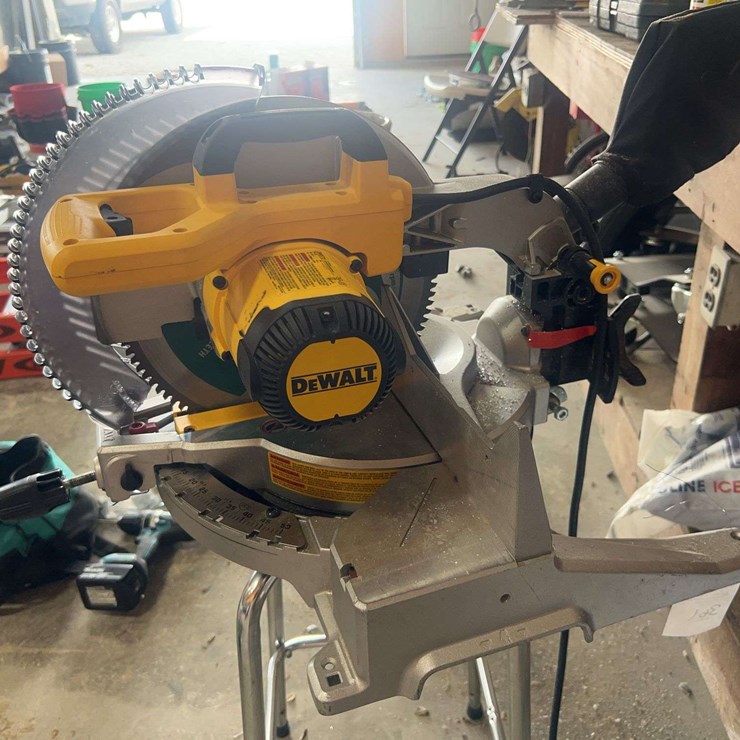Dewalt 12” Compound Miter Saw (DWS715)