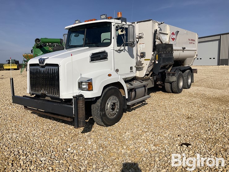 2015-western-star-4700sb-image-1