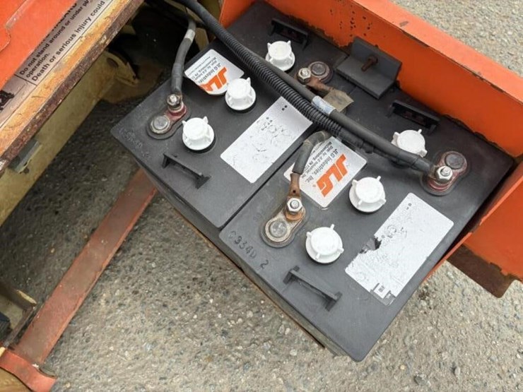 2010-jlg-1230es-image-6